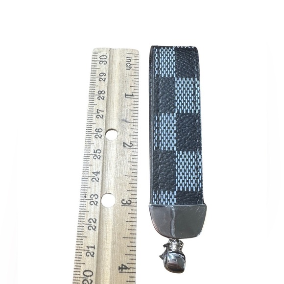 Black, Gray, & Silver Keychain (Like New - Great Condition) 🖤🩶🗝️ - Picture 3 of 3